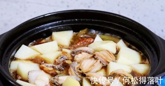 这么做土豆太香了,妥妥的待客硬菜,营养全面十足!