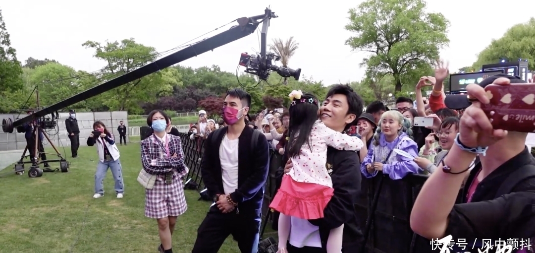 哈利|承认吧,我们都小看了这「话题女王」