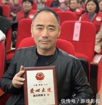 星光大道农村选手现状:朱之文捧儿媳、草帽姐炫富,阿宝穿女装