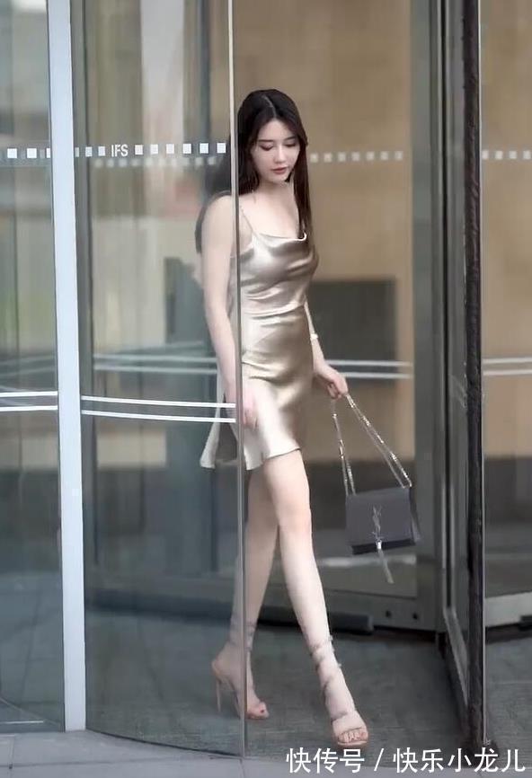 皮裙 懂穿搭的小姐姐,走在街上都很自信,成为靓丽的风景线