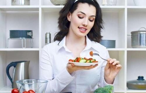 清肠|不论男女老少,饭后坚持吃1物,清肠排便,便秘、口臭没了