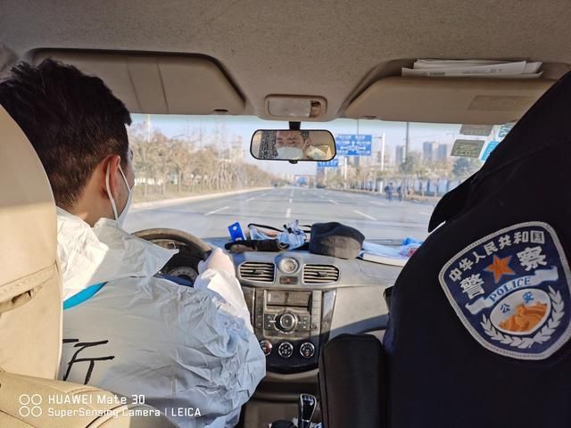 兴隆社区|西安高新民警帮助一昏迷老人顺利就医