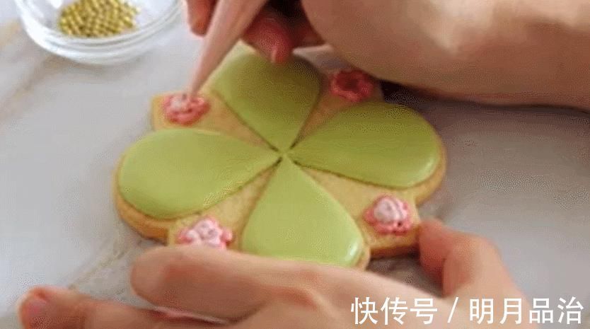 糖霜饼干|美到舍不得吃!甜品师手作花砖饼干,救救老夫的少女心!