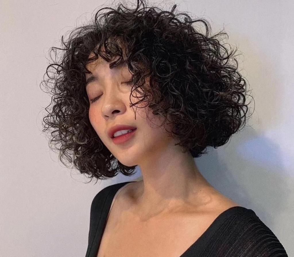 越烫越时尚发型20款，蓬松瘦脸真洋气，有你同款吗