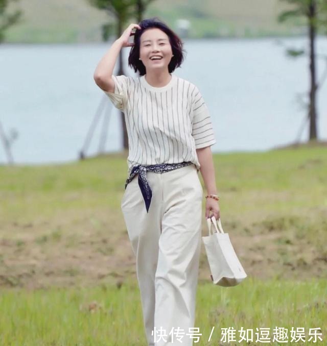 颜色|中年女人穿“花衣服”很土,照着这5套简约气质风穿,减龄有活力