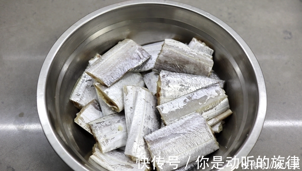 dh红烧带鱼15分钟出锅,不裹面粉,完整不碎入味,端上桌就光盘