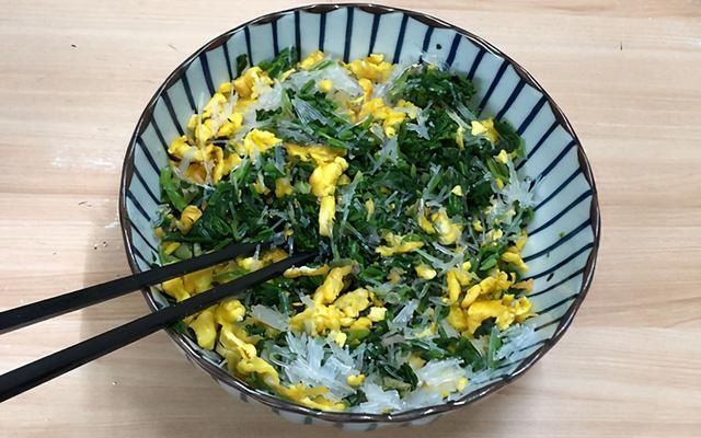 玉米面不要做馒头了,加上这种蔬菜,教你做菜团子,薄皮大馅真香