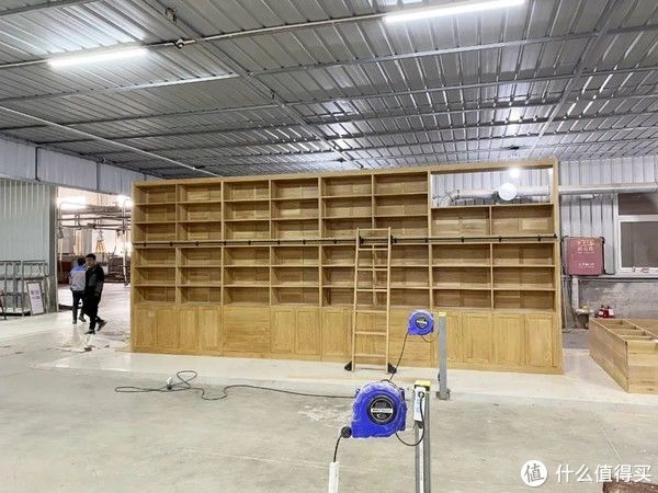 柜体|传说中的带梯书柜，集颜值和收纳于一体，6.6m*2.8m绝绝子