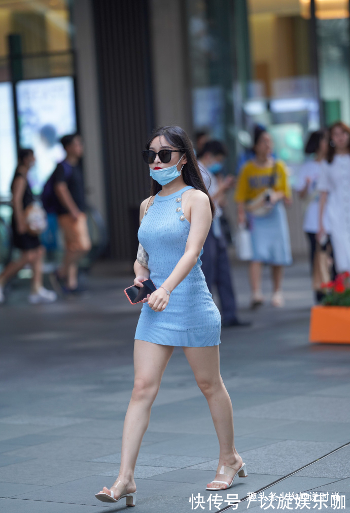 圆扣 是谁说修身就等于显胖?看看小姐姐的穿搭,一下子就明白了!