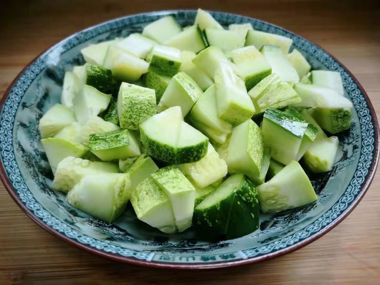 黄瓜|这菜是肠道清洁工，一周吃两次给身体做个大扫除，便宜又鲜美！