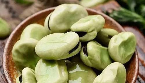 食物|女性到了中年常吃三种食物,补充营养,延缓衰老,好吃又不贵