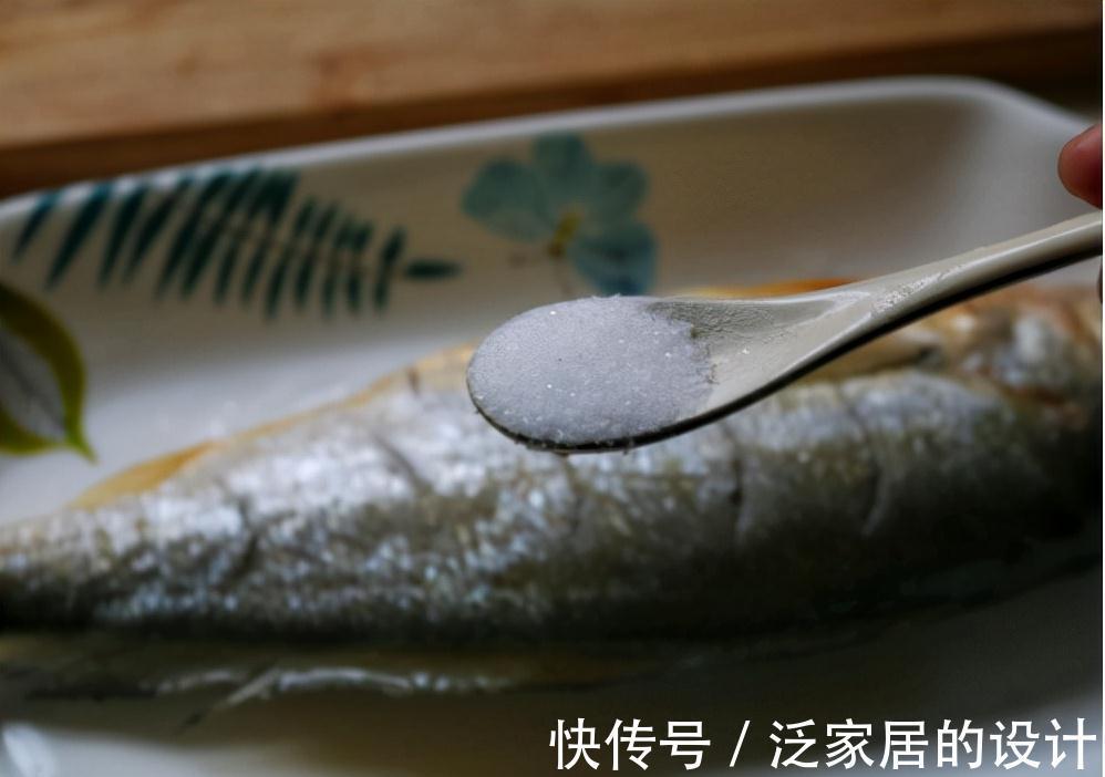 美味|大黄鱼送进烤箱很美味，外酥里嫩，家人都爱吃