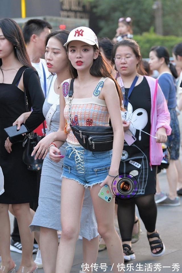 女神 简单方便的打底裤穿出女神气质,展示最美好的风采,精致生动!