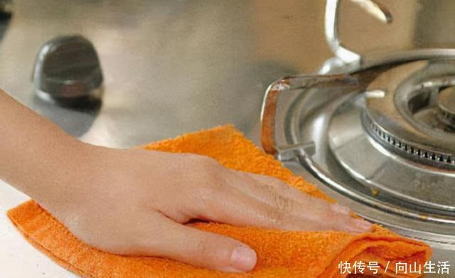 煤气灶|煤气灶每天擦还是很脏，教你一招，灶台天和新买的一样