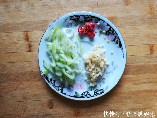 锅中|入秋后多吃冬瓜,和豆腐简单烧一烧,鲜香入味还下饭