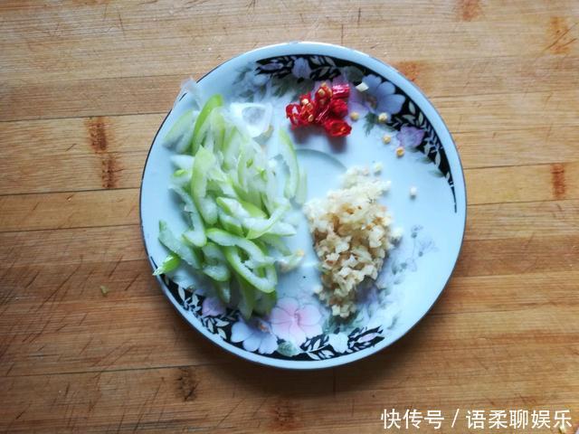  锅中|入秋后多吃冬瓜，和豆腐简单烧一烧，鲜香入味还下饭