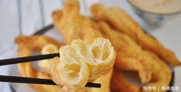 炸油条不用发面，放一天都不皮，孩子都吃不够，赶紧收藏吧！