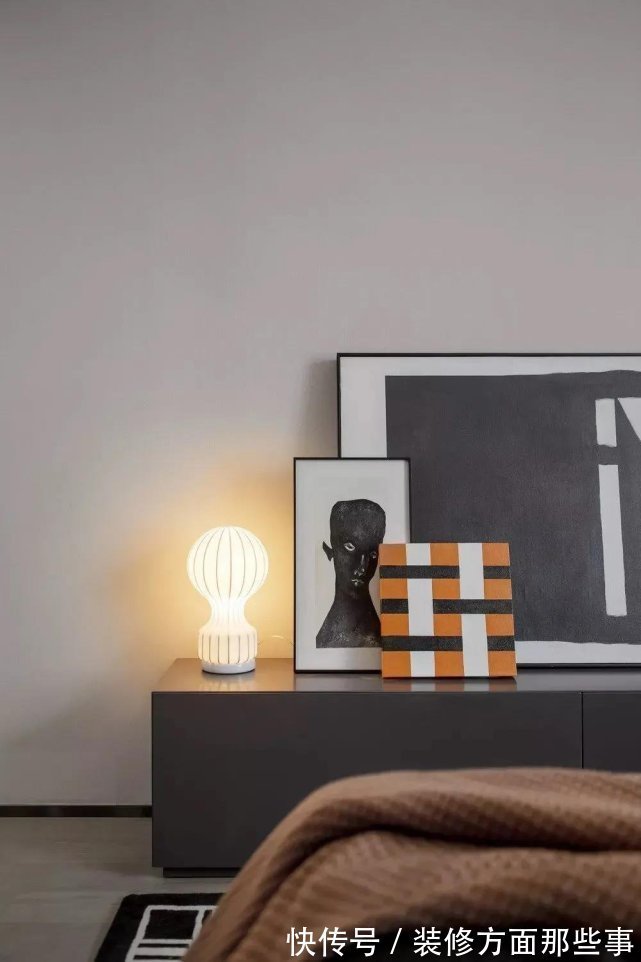 墙面|120平现代风格装修,一进门就被迷住了,客厅地毯很有特色