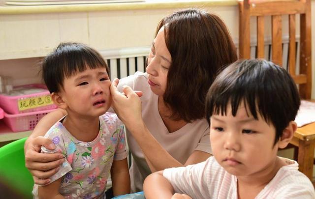 起名|爸爸姓“夏”,给儿子起的名,老师上课不敢叫:每次学生都哄堂大笑