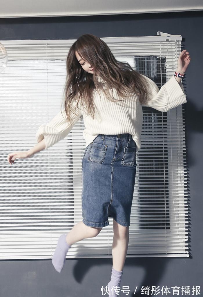 毛衣 穿毛衣别再搭配牛仔裤了,显胖没气质,试试这四种搭配,显瘦优雅