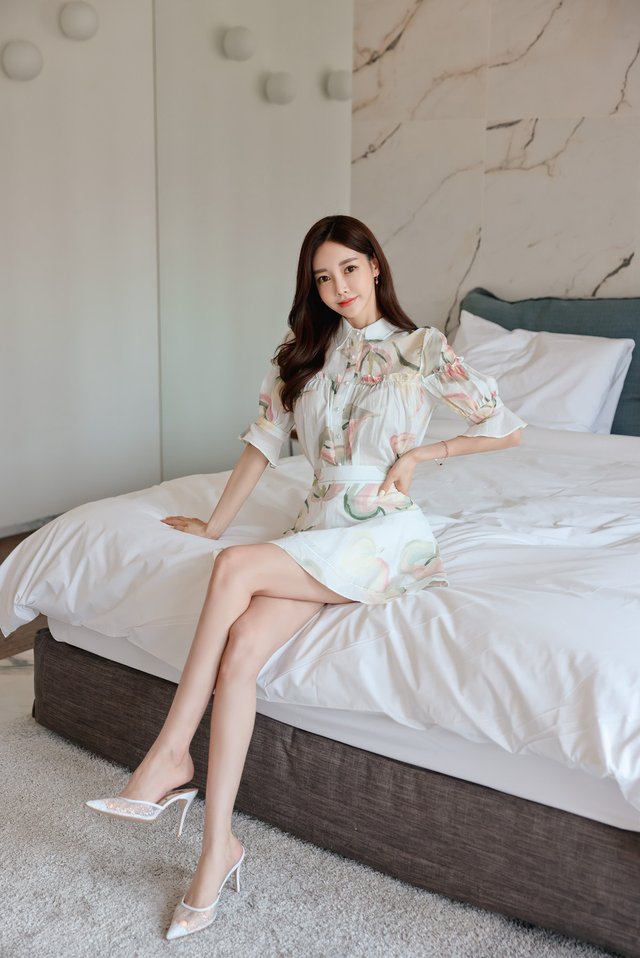墨纹|女神孙允珠最新高清时尚搭配:莫奈油彩青苹果墨纹纤雅衬裙