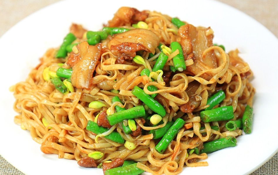 做焖面不要直接下锅焖，多加这一步，面条劲道又入味，一碗不够吃！