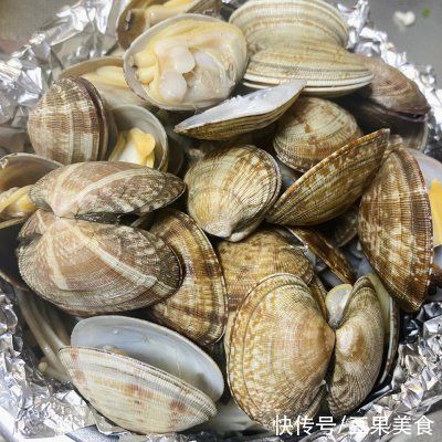 那一碗令人神往的蒜蓉锡纸烤花甲