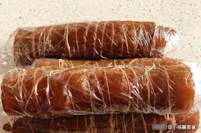 猪皮别只会做皮冻,学会这种做法,比猪蹄更补胶原蛋白