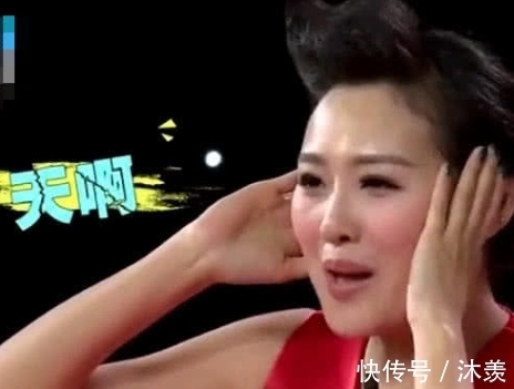 女孩嫌妈妈太漂亮抢风头,妈妈登台后全场沸腾,男主持人集体叛变