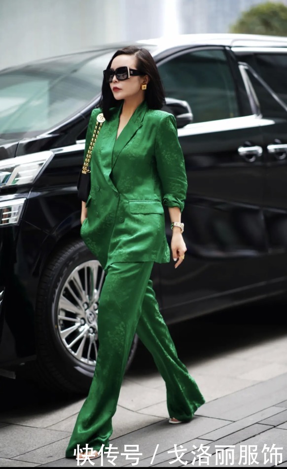 别老那么穿了,又没气质又显老,教你怎么穿搭能40岁变20岁,让别人猜不透你的年纪