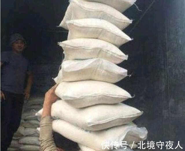 |搞笑图片幽默段子笑话:机智的孩子啊,做菜都不需要煤气了呢