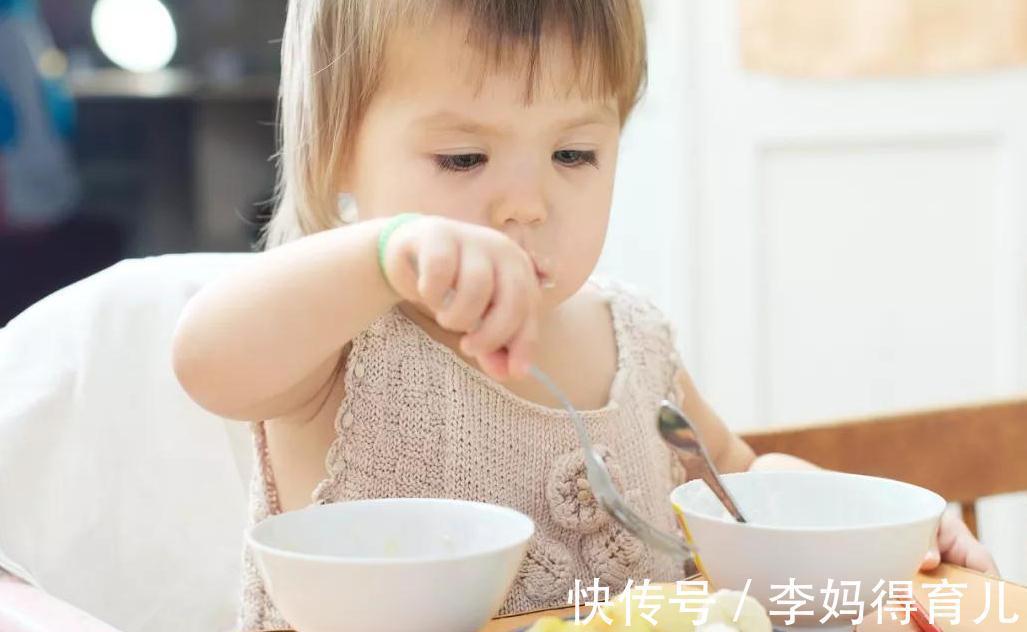 辅食|宝宝开始吃辅食后，喂奶量如何变化才合适？家长要根据月龄来判断