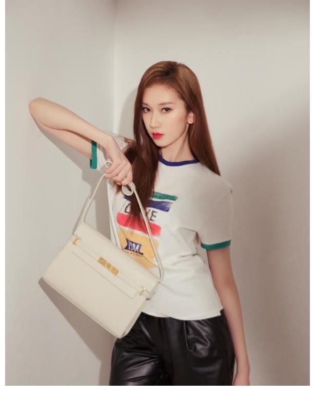 明艷動人|劉令姿路透生圖曝光，穿短裝清新自然，“芭比腰”像上帝親手捏