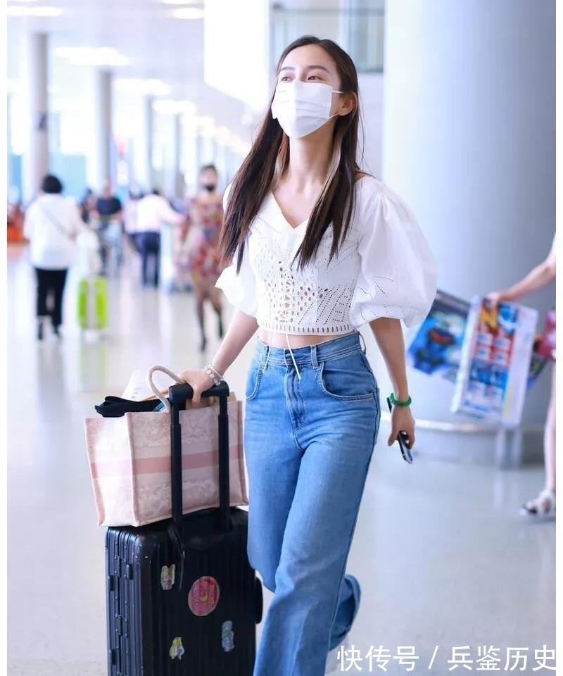 女团成员|Baby真懂往“嫩”了去打扮,发色挑染穿露脐装,还以为女团成员呢