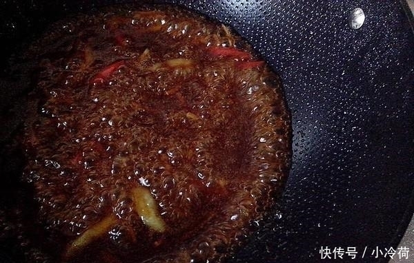 别再用清水煮排骨了,这样煮排骨好吃到爆