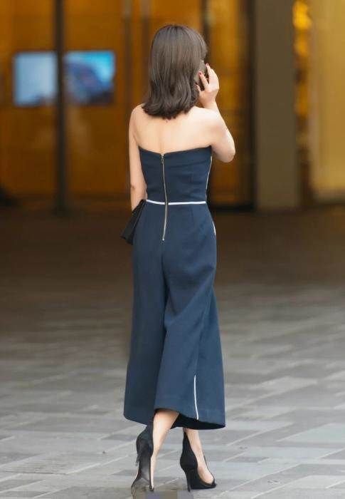 气质美女，一袭抹胸裙，美的高雅有格调，尽显女神风范