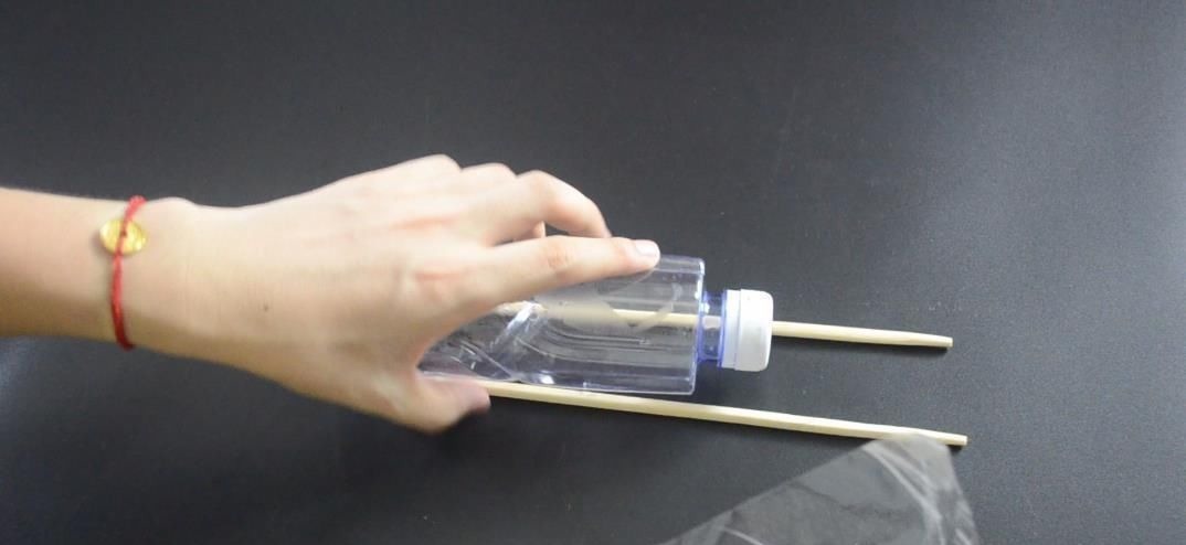 塑料瓶上绑2根筷子, 这个作用太棒了, 解决了很多家庭的烦恼