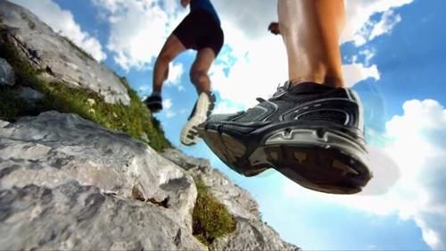 秋天|秋天跑步很爽,但也要注意这4点,过来人:换季跑不容忽视