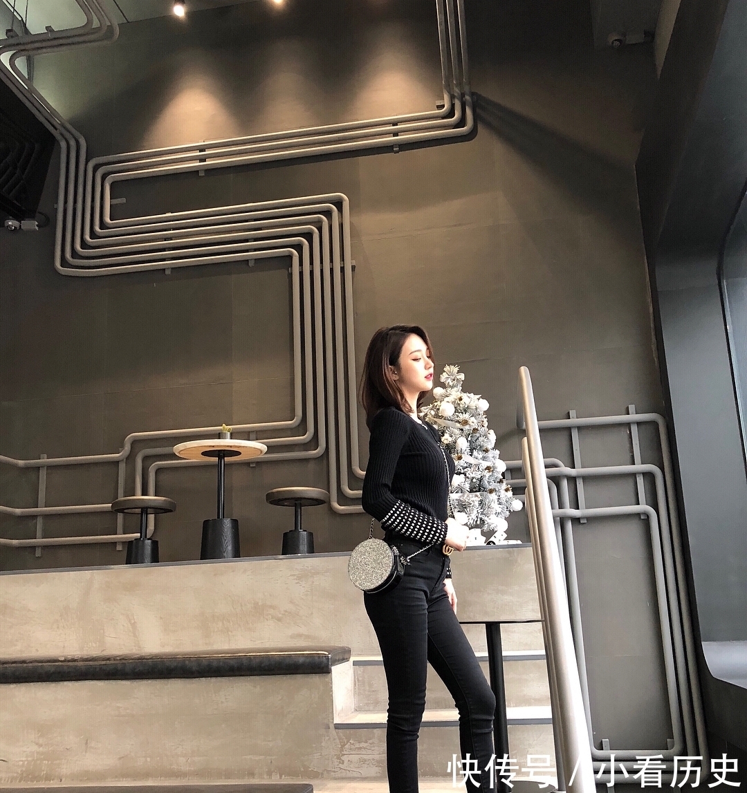 牛仔裤 牛仔裤增添简约的美感，彰显时尚品位