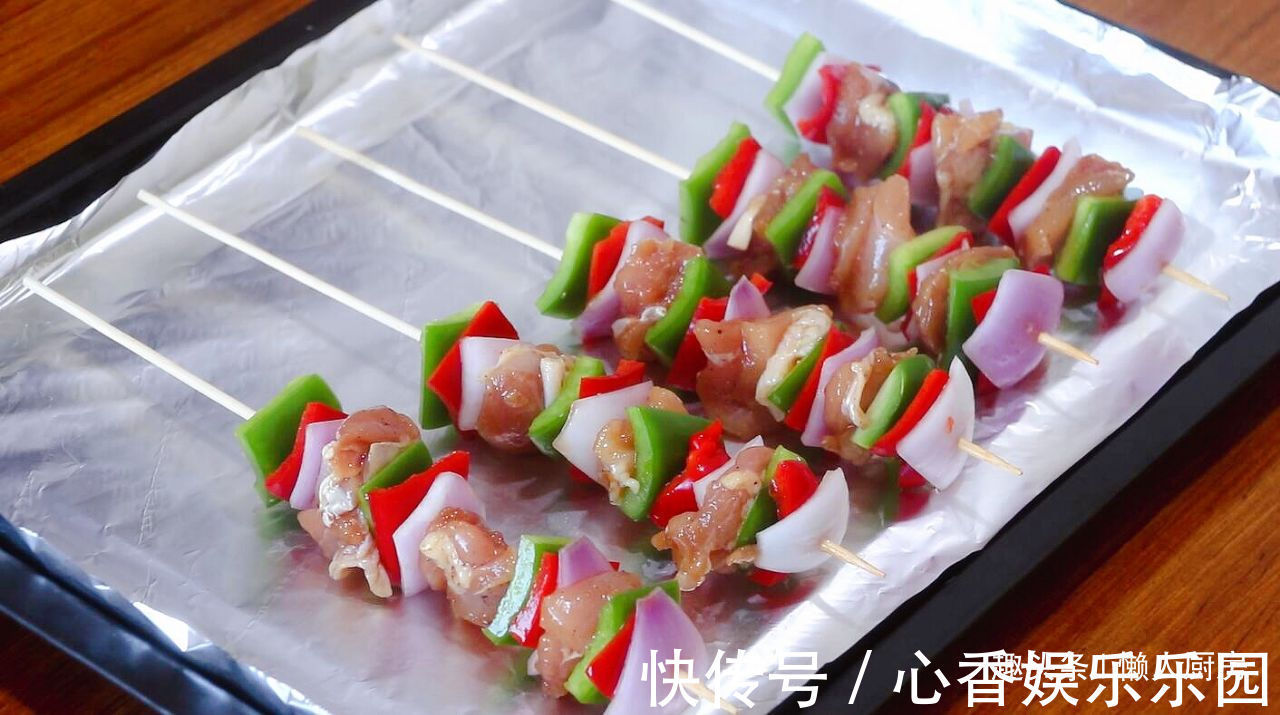 不用油炸，不用油，教你在家这样烤鸡肉串，不会受到油烟熏扰