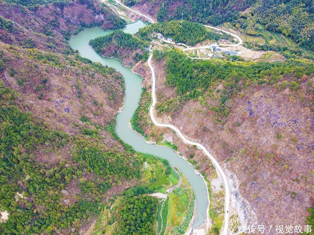 天下风物——《山村建奇特建筑，有人称鸟笼，有人说是别墅，看啥样子》风光题照