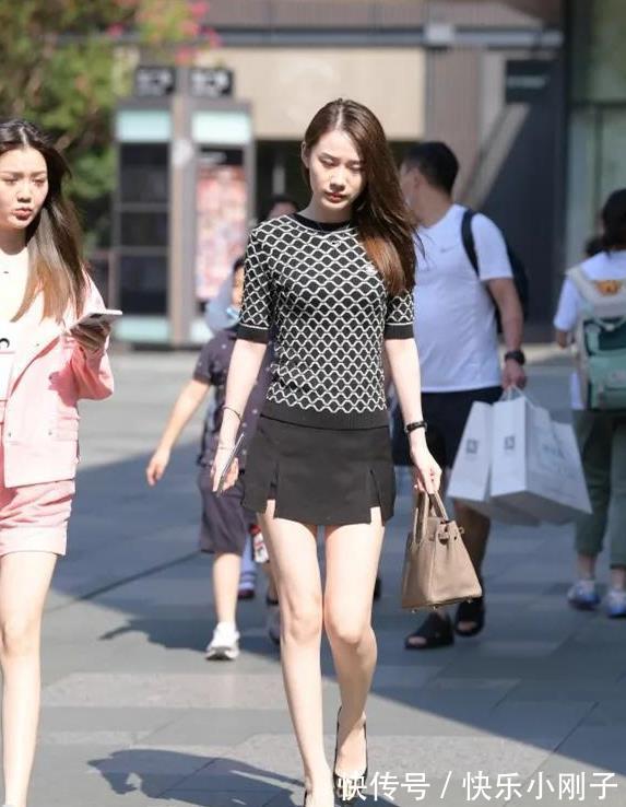 高跟鞋|看了这位美女，我才知道男人为什么要努力奋斗了，好想请她吃顿饭