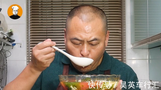 豆腐|芹菜叶不要再扔了，加一块豆腐煮一煮，健康营养，好喝不长肉