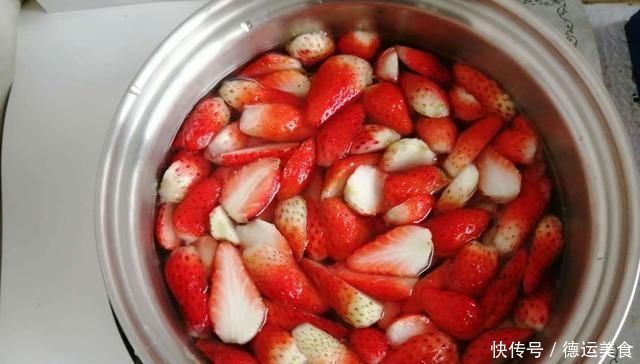 煮草莓罐头放白糖和冰糖有那么重要吗大厨我来教你,一锅不够