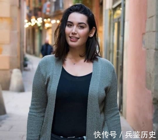 杰西卡|法国大码模特,身高170厘米,体重增至180斤,魅力值反而上升