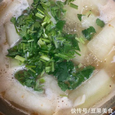 老少皆宜的冬瓜虾仁汤,香软咸鲜,味美可口