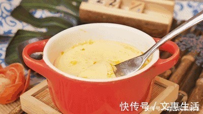 蒸鸡蛋羹不要直接加水,蒸前多加这一步,鸡蛋又滑又嫩无蜂窝!