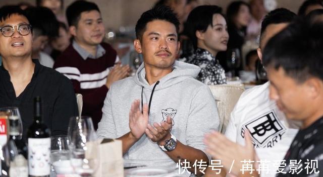 球迷们|林丹帅气亮相,李永波形象大变并叮嘱:打羽毛球的要听做羽毛球的