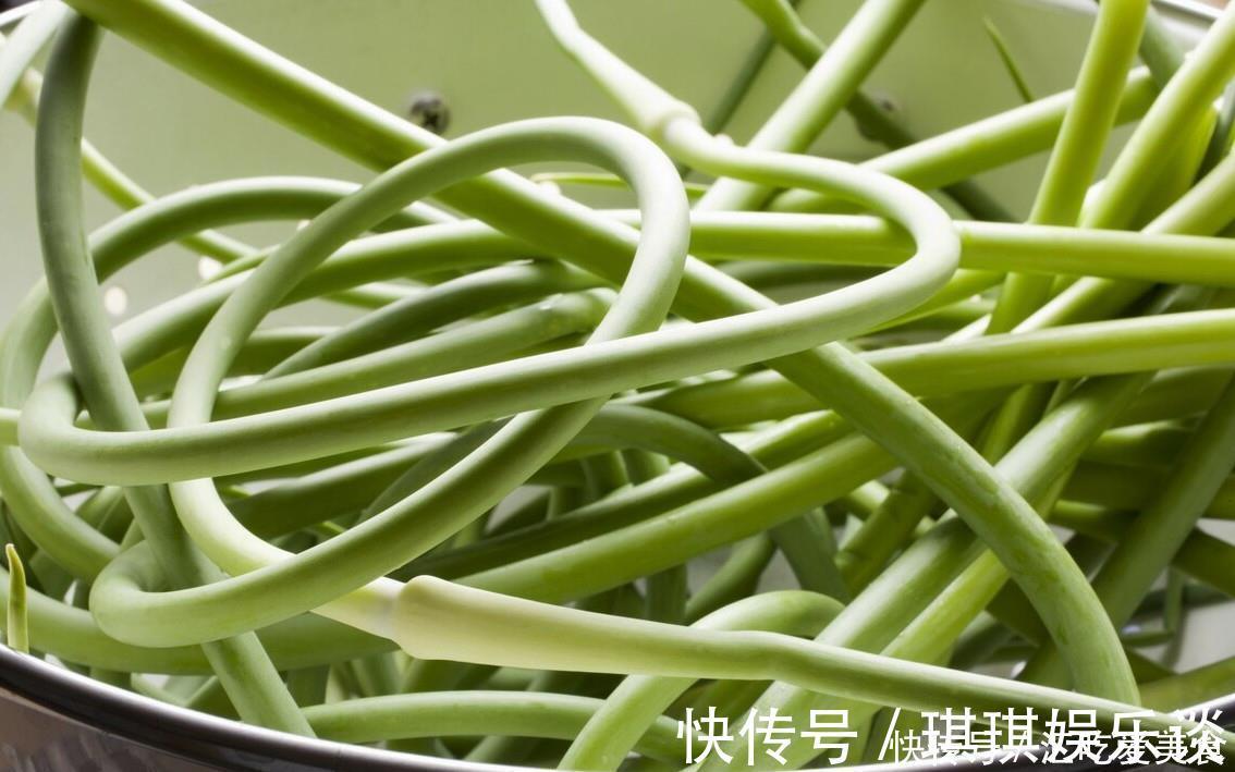 保鲜袋|新鲜蒜苔如何保存?不要直接放冰箱,教你一招,放半年也是新鲜的