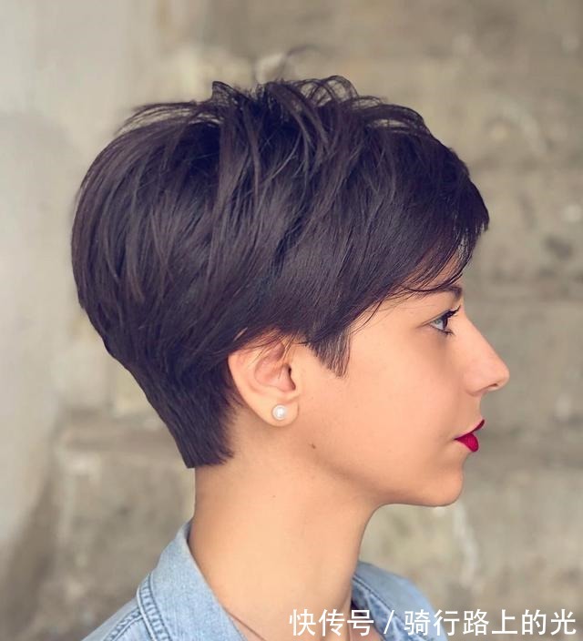 刘海 这16款发型很受欢迎,立体瘦脸又解暑,越来越多女性这样剪